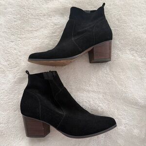 Crown Vintage Black Genuine Suede Ankle Booties size 8